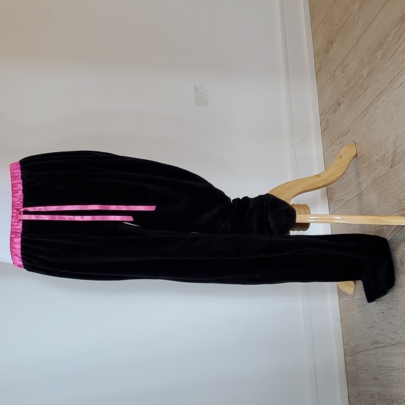 Betsey Johnson PJs Black Velvet Pajama Set - 2 pc pink bow set - Picture 4 of 12